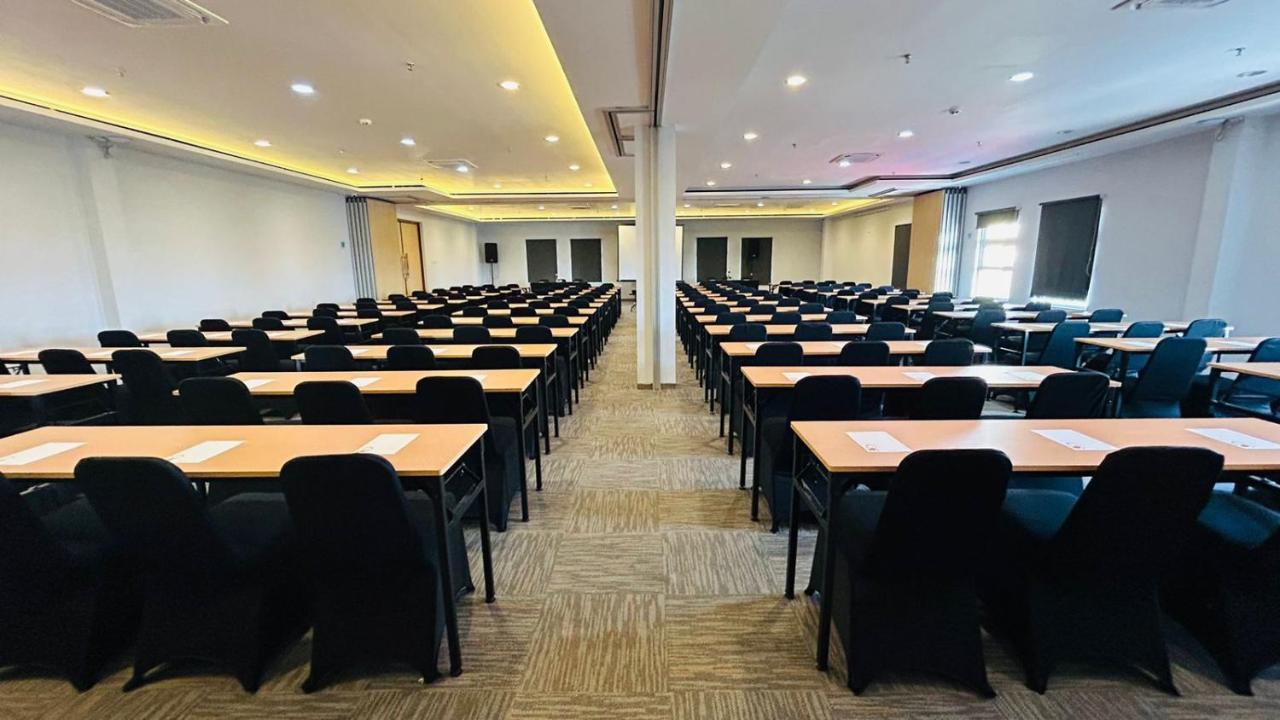 Front One Hotel Pasir Koja Bandung Exterior photo