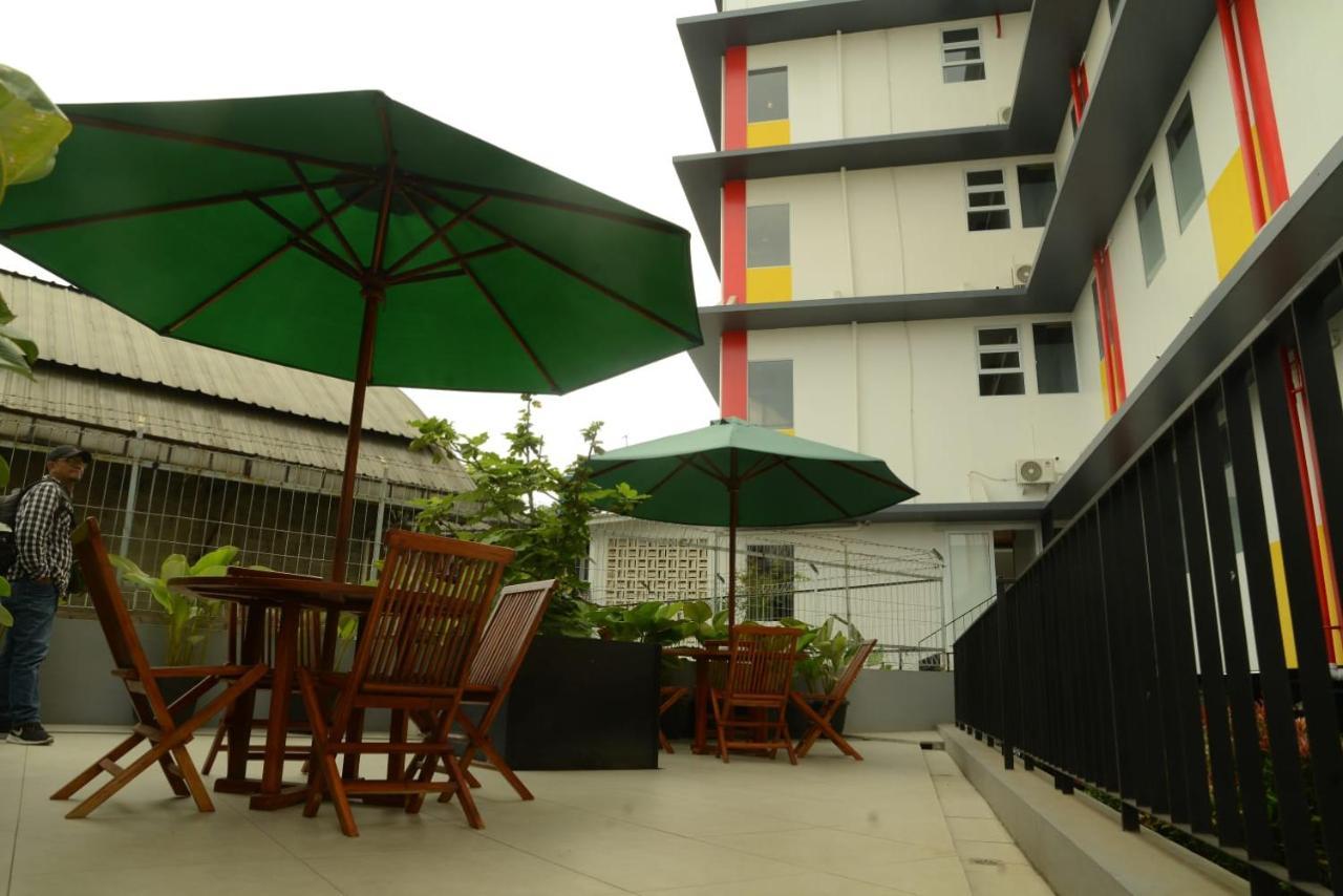 Front One Hotel Pasir Koja Bandung Exterior photo