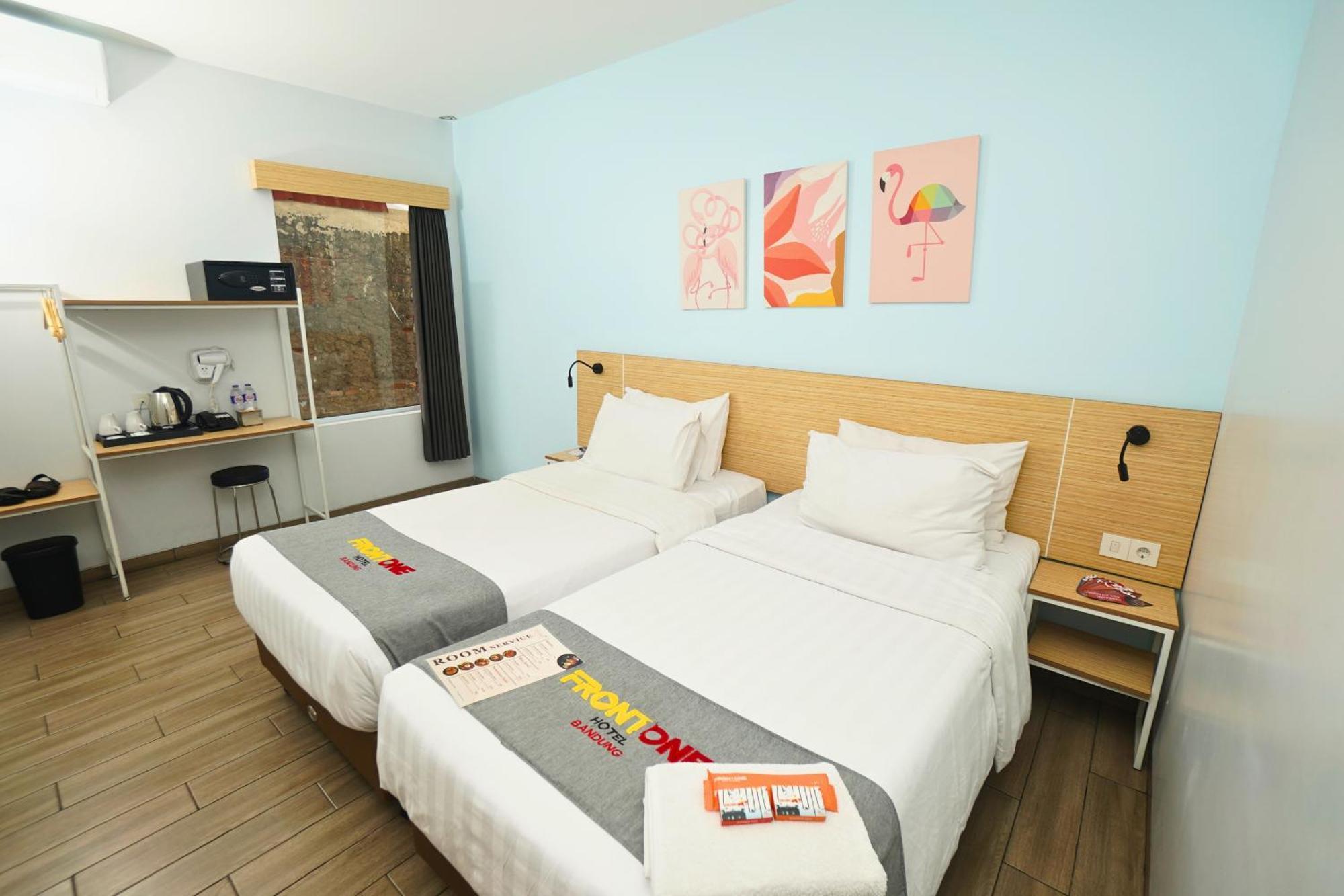 Front One Hotel Pasir Koja Bandung Exterior photo