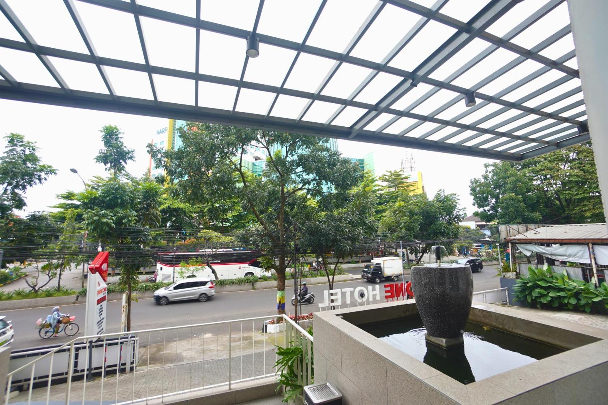 Front One Hotel Pasir Koja Bandung Exterior photo