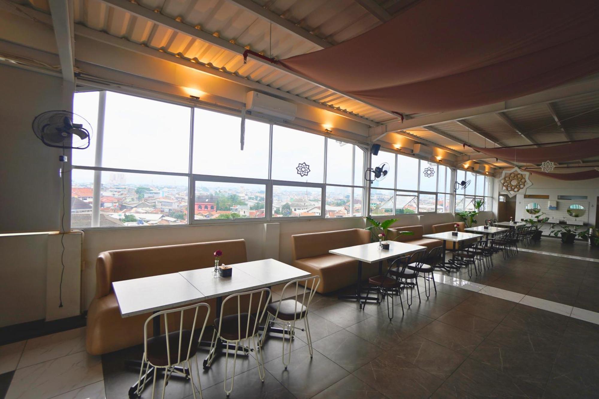 Front One Hotel Pasir Koja Bandung Exterior photo