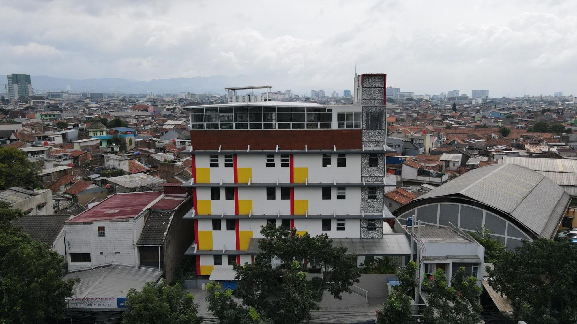 Front One Hotel Pasir Koja Bandung Exterior photo