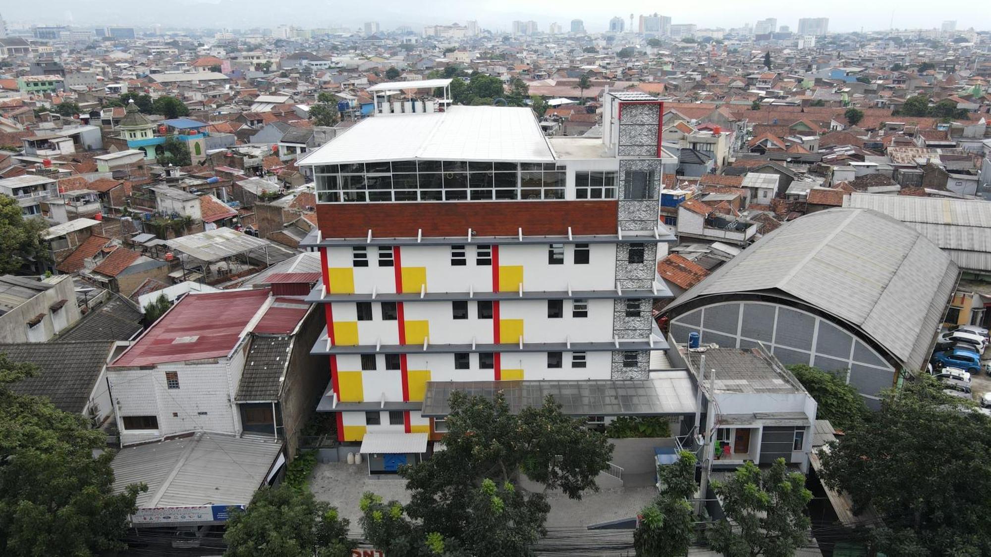 Front One Hotel Pasir Koja Bandung Exterior photo